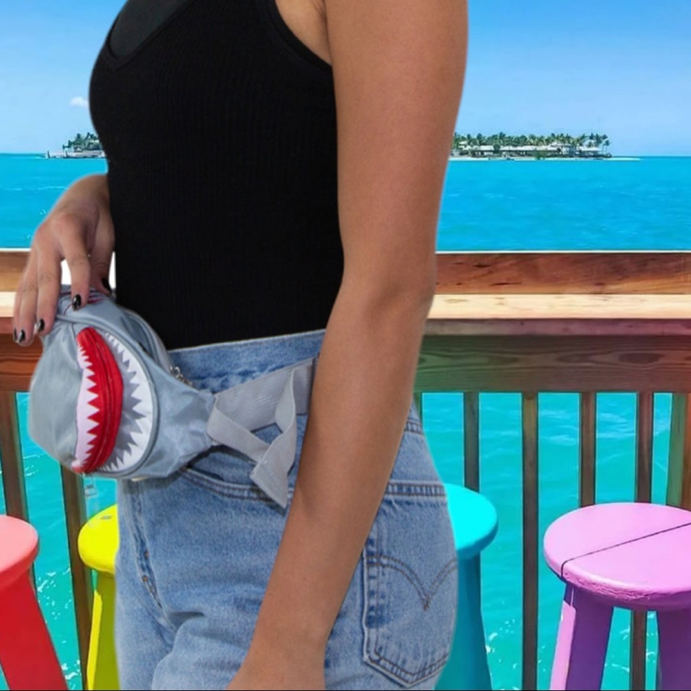 RESTOCK Beach Lovers & Diver Funny Jaw Shark Waist or Shoulder Fanny Pack - Picture 5 of 7